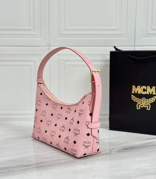 秋冬特惠💰780 原单MCM 原厂皮 新款桃花粉Small 腋下肩背包A01 老花满印 这款单品对经典的休闲款 商品图2