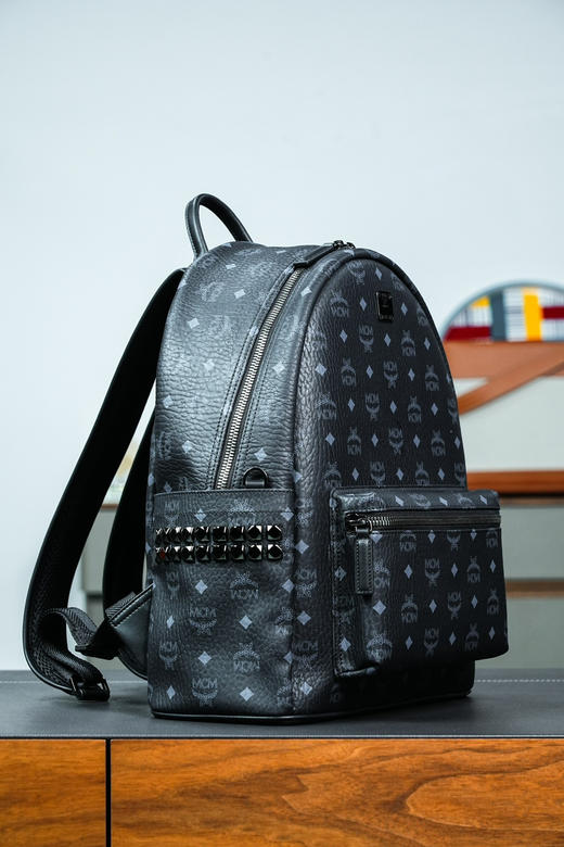 秋冬特惠💰1000 原单MCM 原厂皮 黑色大号 铆钉双肩背包MMK6SVE37CO001 男女同款包 商品图1