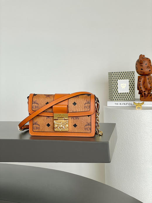 秋冬特惠💰780 原单MCM 原厂皮 原厂新五金 链条斜挎包MWPBAWO05CO001 经典干邑色 商品图5