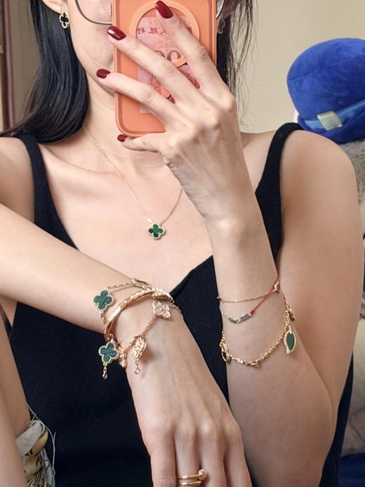 返场【充值6800档赠品】梵克雅宝3件套 耳钉+项链+手链，黑/红/白/绿可选（XK） 商品图2