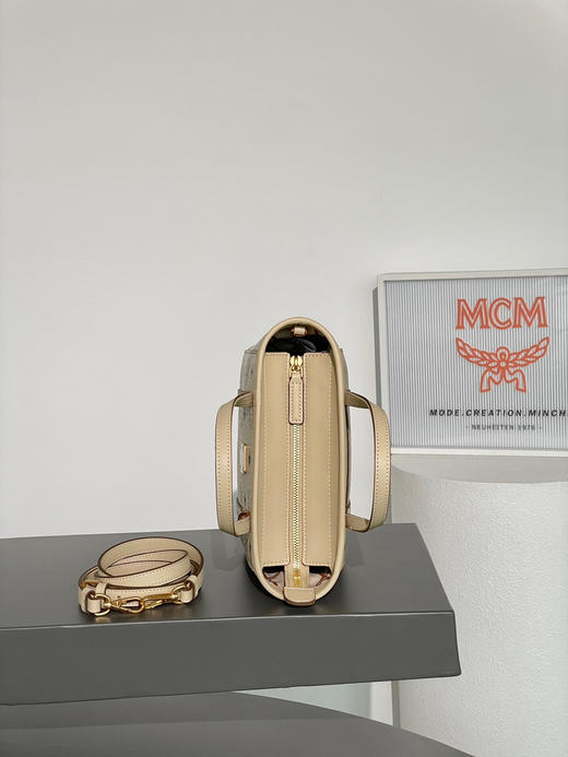 秋冬特惠💰760 原单MCM 原厂皮 新款米白菜篮子MWPAATN04CO001 老花满印 这款迷你Aren购物袋 商品图3