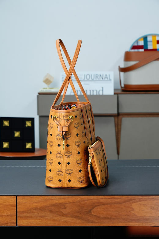 秋冬特惠💰830 原单MCM 原厂皮 干邑色𝙎𝙢𝙖𝙡𝙡 双面购物袋子母包MWPDALR04CO001 干邑色 商品图1