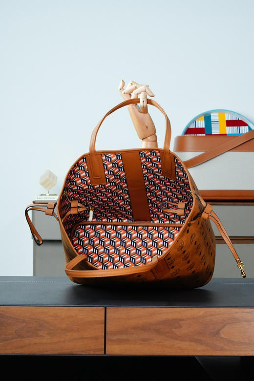 秋冬特惠💰900 原单MCM 原厂皮 干邑色中号 双面购物袋子母包MWPCSVI01CO001 干邑色 商品图5