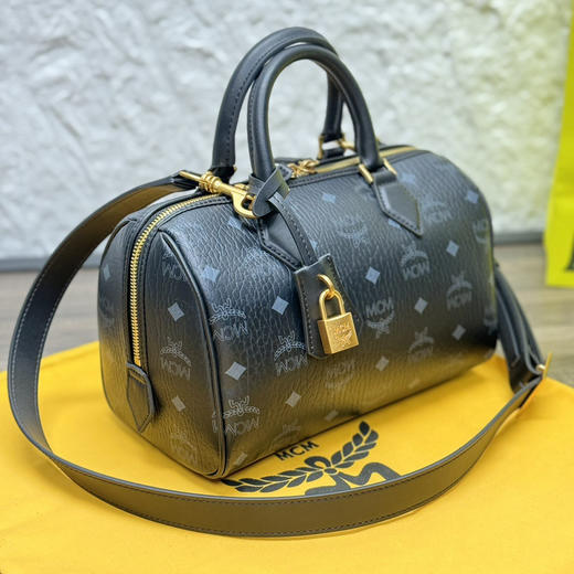 秋冬特惠💰800 原单MCM 原厂皮 新款黑色Mini迷你波士顿包H083 黑色老花满印 这款小号Ella波士顿包 商品图3