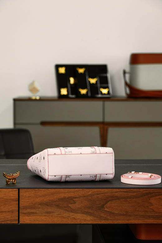 秋冬特惠💰760 原单MCM 原厂皮 经典菜篮子购物袋MWPAATN04QH001 轻雾粉色 商品图7