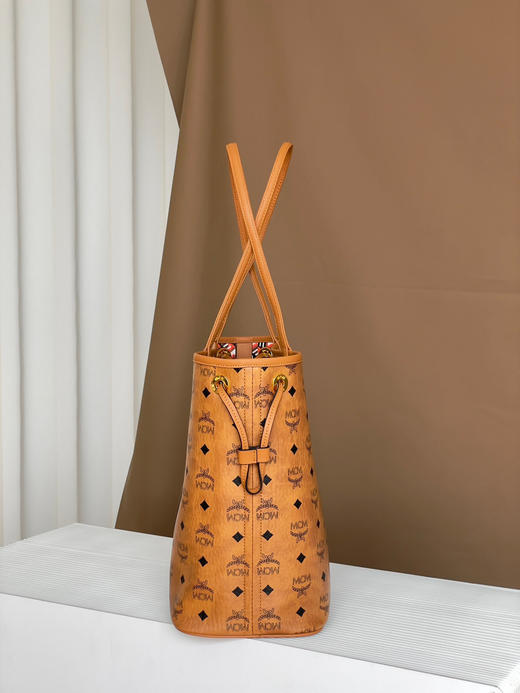 秋冬特惠💰900 原单MCM 原厂皮 中号双面购物袋子母包MWPCSVI01CO001 经典干邑色 两种经典外观 商品图5