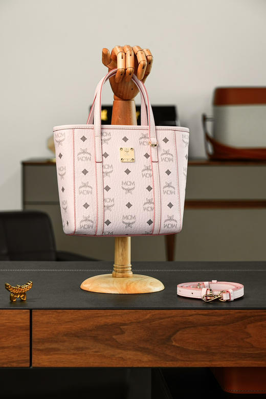 秋冬特惠💰760 原单MCM 原厂皮 经典菜篮子购物袋MWPAATN04QH001 轻雾粉色 商品图6
