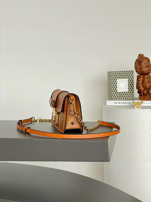 秋冬特惠💰780 原单MCM 原厂皮 原厂新五金 链条斜挎包MWPBAWO05CO001 经典干邑色 商品图4