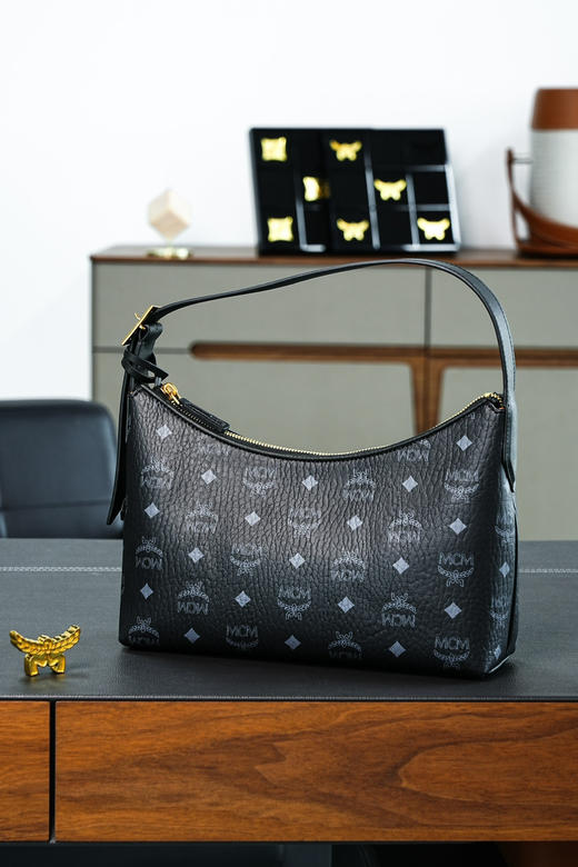 秋冬特惠💰780 原单MCM 原厂皮 黑色𝙎𝙢𝙖𝙡𝙡腋下肩背包MWHESTA01CO001 黑色 商品图2