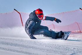 【滑雪+简餐】含门票+雪服+双板+雪鞋+雪仗+缆车+魔毯+不限时滑雪+简餐4选1