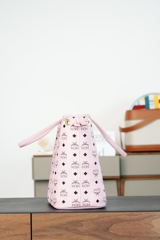 秋冬特惠💰900 原单MCM 原厂皮 轻雾粉中号 双面购物袋子母包MWPFSLR03PZ 轻雾粉 商品图5