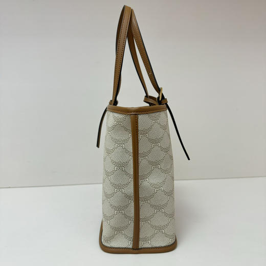 秋冬特惠💰760 原单MCM 原厂皮 新料新款购物袋 这款迷你购物袋上饰有高贵的月桂叶 商品图3