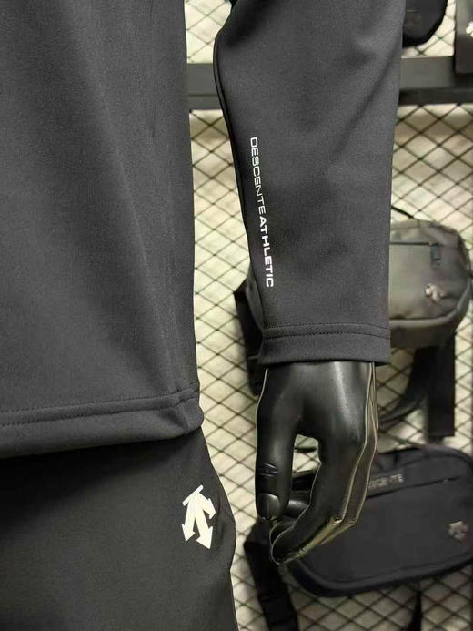 原单正品迪桑特综训男士加绒针织衫|专注训练，无拘伸展
尺码：M L XL XXL XXXL
原价790 商品图6