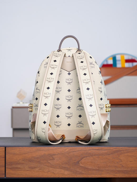 秋冬特惠💰960 原单MCM 原厂皮 米白色小号#铆钉双肩背包MMK6SVE37CO001 米白色小号铆钉双肩背包 商品图2