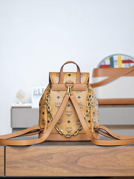 秋冬特惠💰850 原单MCM 原厂皮 干邑色Mini迷你抽绳双肩背包MWKFATA02CO001 干邑色 这款Visetos经典花纹 商品图2