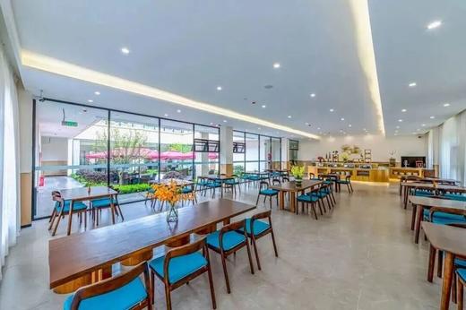 【瓦屋山十里云湖度假酒店】
冬遇茫茫雪原☃️赏冰雪盛景
🏞正对瓦屋山、俯瞰雅女湖 商品图3