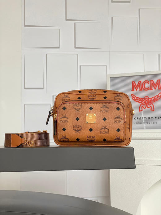 秋冬特惠💰760 原单MCM 原厂皮 小号斜挎单肩相机包MMRAAKC02CO001 升级版 经典干邑色 商品图0