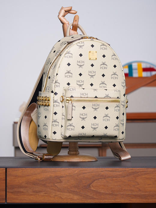 秋冬特惠💰960 原单MCM 原厂皮 米白色小号#铆钉双肩背包MMK6SVE37CO001 米白色小号铆钉双肩背包 商品图6