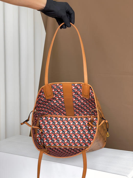 秋冬特惠💰900 原单MCM 原厂皮 中号双面购物袋子母包MWPCSVI01CO001 经典干邑色 两种经典外观 商品图3