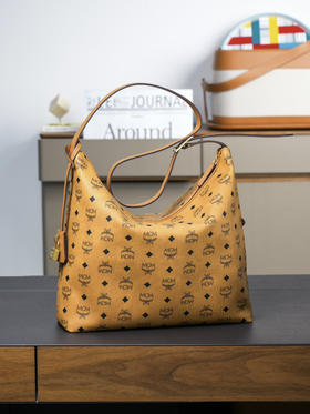 秋冬特惠💰850 原单MCM 原厂皮 新款干邑色大号 肩背包MWHESTA02CO001 这款Visetos Hobo包