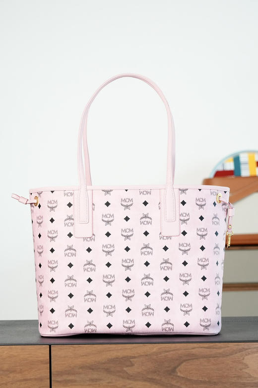 秋冬特惠💰900 原单MCM 原厂皮 轻雾粉中号 双面购物袋子母包MWPFSLR03PZ 轻雾粉 商品图3