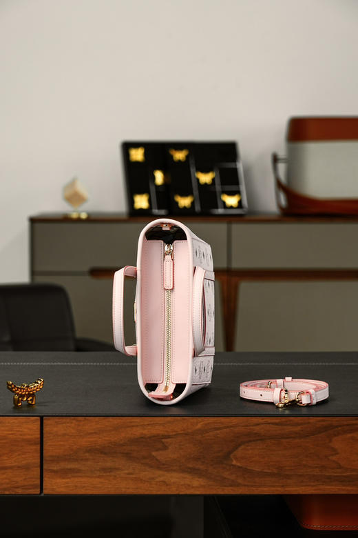 秋冬特惠💰760 原单MCM 原厂皮 经典菜篮子购物袋MWPAATN04QH001 轻雾粉色 商品图4