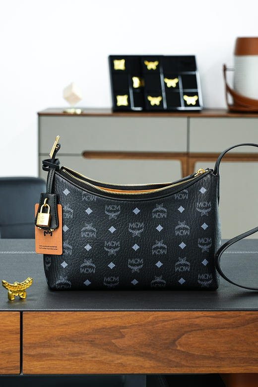 秋冬特惠💰780 原单MCM 原厂皮 黑色𝙎𝙢𝙖𝙡𝙡腋下肩背包MWHESTA01CO001 黑色 商品图6