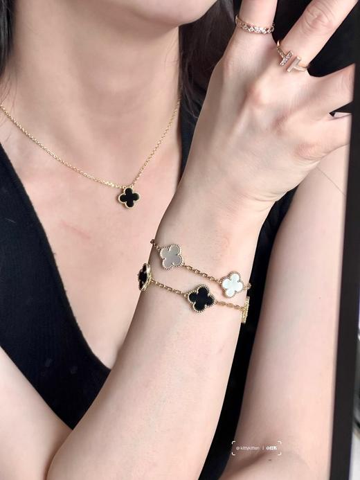 返场【充值6800档赠品】梵克雅宝3件套 耳钉+项链+手链，黑/红/白/绿可选（XK） 商品图1