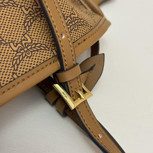 秋冬特惠💰760 原单MCM 原厂皮 新料新款购物袋 这款迷你购物袋上饰有高贵的月桂叶 商品图7