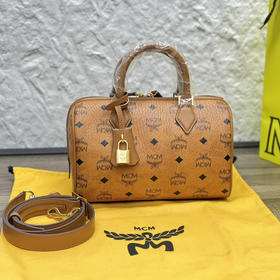 秋冬特惠💰800 原单MCM 原厂皮 新款干邑色Mini迷你波士顿包H083 干邑色老花满印 这款小号Ella波士顿包