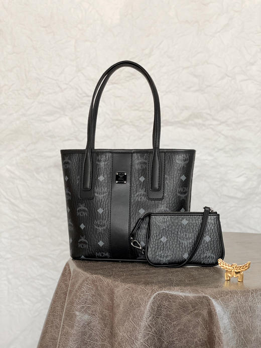 秋冬特惠💰780 原单MCM 原厂皮 迷你𝐌𝐢𝐧𝐢双面购物袋托特包MWPDALRO1CO001 经典黑色 商品图2