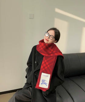 返场【充值1800档赠品】高定级质感大牌围巾-下单请“备注颜色，不备注随机发”（DSX）