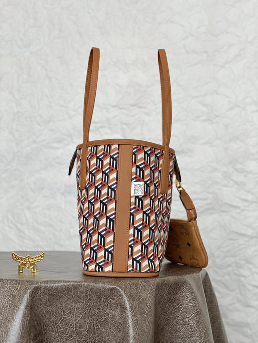 秋冬特惠💰780 原单MCM 原厂皮 迷你𝐌𝐢𝐧𝐢双面购物袋托特包MWPDSLRO2CO001 经典干邑棕色 商品图5