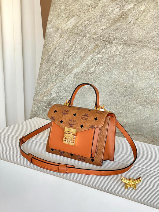 秋冬特惠💰800 原单MCM 原厂皮 手提斜挎风琴包MWPBAW005CO001 新升级定制级五金 经典干邑色 这款经典挎包 商品图7