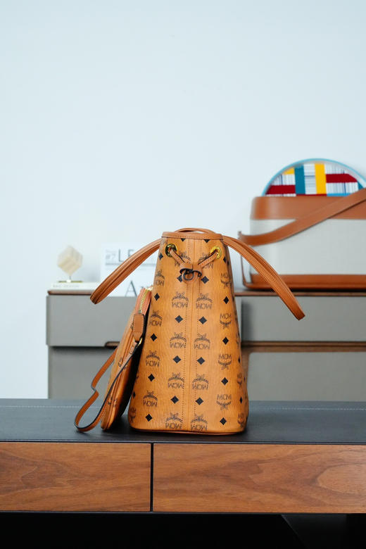 秋冬特惠💰900 原单MCM 原厂皮 干邑色中号 双面购物袋子母包MWPCSVI01CO001 干邑色 商品图1