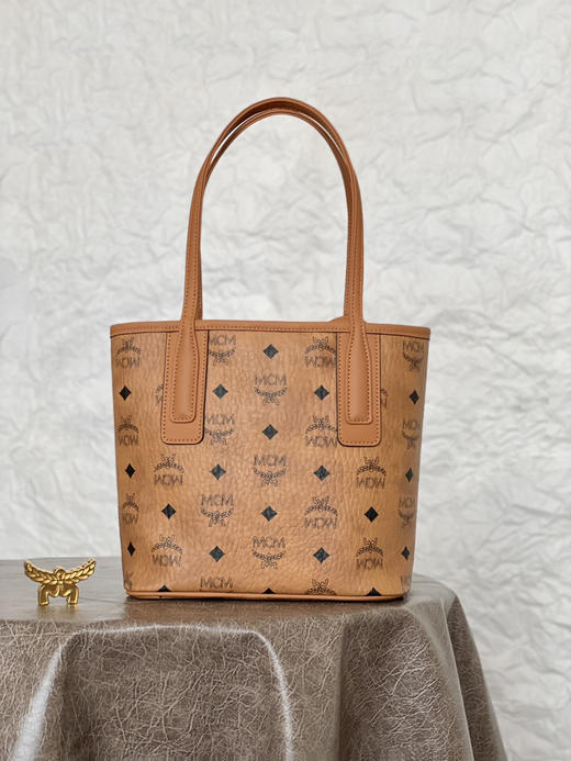 秋冬特惠💰780 原单MCM 原厂皮 迷你𝐌𝐢𝐧𝐢双面购物袋托特包MWPDSLRO2CO001 经典干邑棕色 商品图2