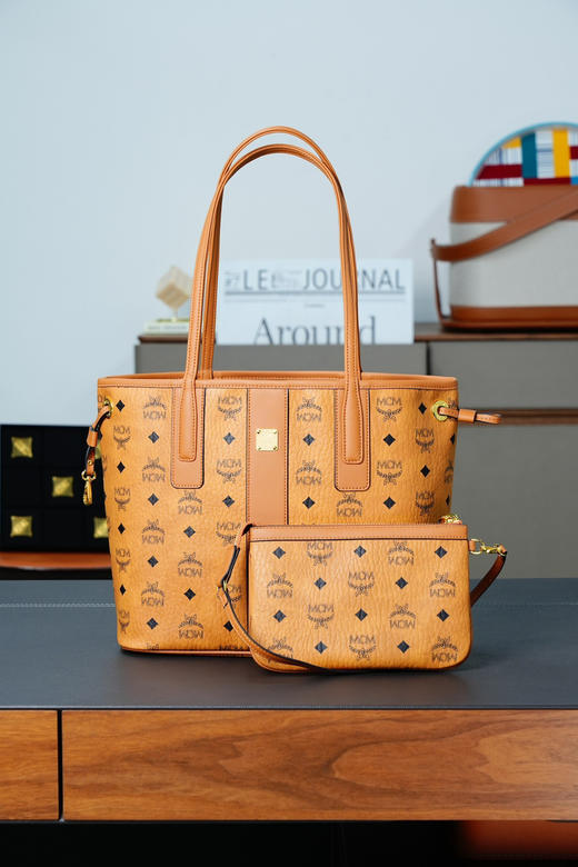 秋冬特惠💰830 原单MCM 原厂皮 干邑色𝙎𝙢𝙖𝙡𝙡 双面购物袋子母包MWPDALR04CO001 干邑色 商品图0