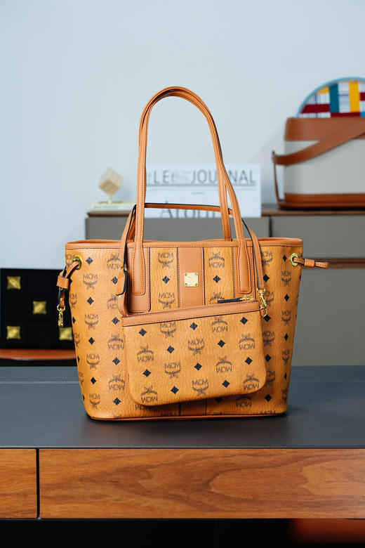 秋冬特惠💰830 原单MCM 原厂皮 干邑色𝙎𝙢𝙖𝙡𝙡 双面购物袋子母包MWPDALR04CO001 干邑色 商品图6