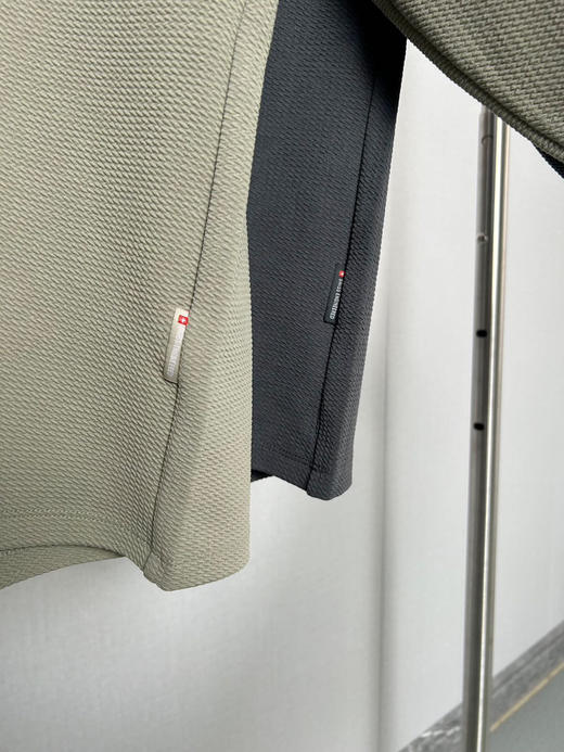 原单正品 X-BIONIC 2025年冬季新款艾德空气层卫衣
颜色：灰色卡其色
尺码：MLXLXXL 商品图3