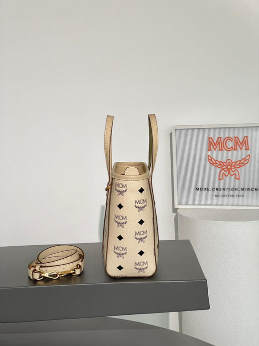 秋冬特惠💰760 原单MCM 原厂皮 新款米白菜篮子MWPAATN04CO001 老花满印 这款迷你Aren购物袋 商品图1