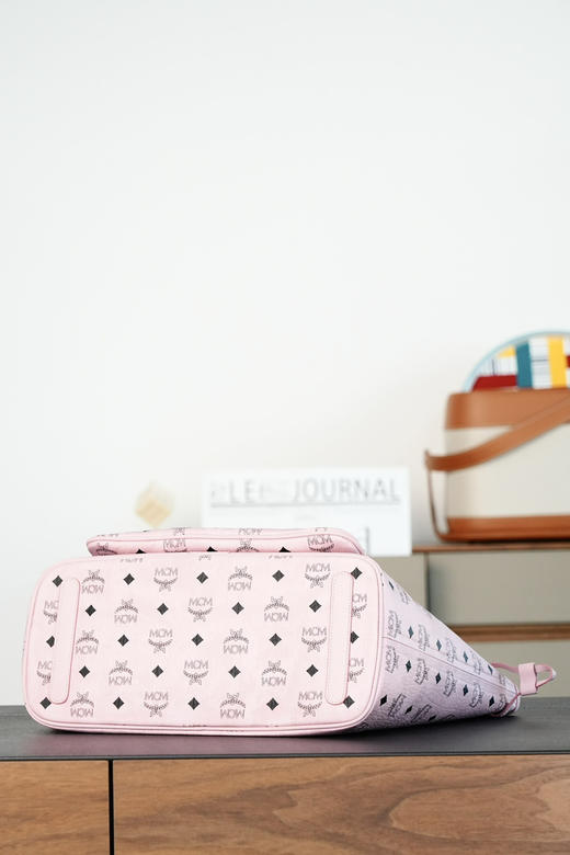 秋冬特惠💰900 原单MCM 原厂皮 轻雾粉中号 双面购物袋子母包MWPFSLR03PZ 轻雾粉 商品图7