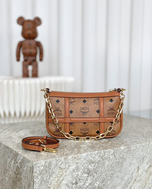 秋冬特惠💰720 原单MCM 原厂皮 链条肩带斜挎包MWSBAER01CO001 经典干邑色 这款迷你Aren肩背包 商品图0