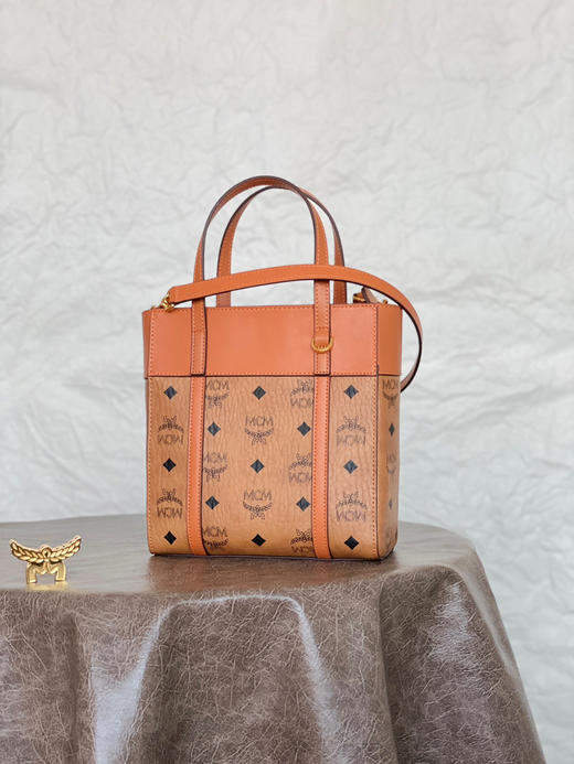 秋冬特惠💰730 原单MCM 原厂皮 迷你𝐦𝐢𝐧𝐢新款拼皮菜篮子MWPDSTA01CO001 经典干邑色 这款迷你Aren拉链购物袋 商品图8