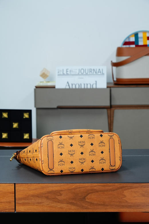 秋冬特惠💰830 原单MCM 原厂皮 干邑色𝙎𝙢𝙖𝙡𝙡 双面购物袋子母包MWPDALR04CO001 干邑色 商品图7