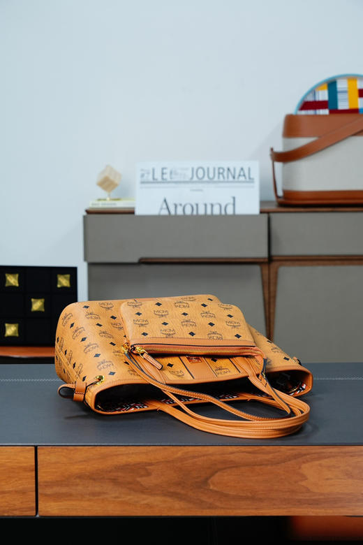 秋冬特惠💰830 原单MCM 原厂皮 干邑色𝙎𝙢𝙖𝙡𝙡 双面购物袋子母包MWPDALR04CO001 干邑色 商品图8