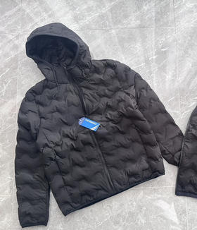 全新正品美单诺帝卡25年新款里外全热熔压胶男士运动户外防水连帽棉服
这个做了相当牛叉的里外全热熔压胶分仓锁棉
尺码S-XL