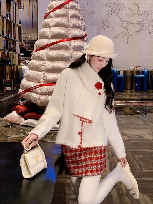 张心子【踏雪新年】氛围感围巾撞色毛衣开衫 U2601019 商品图7