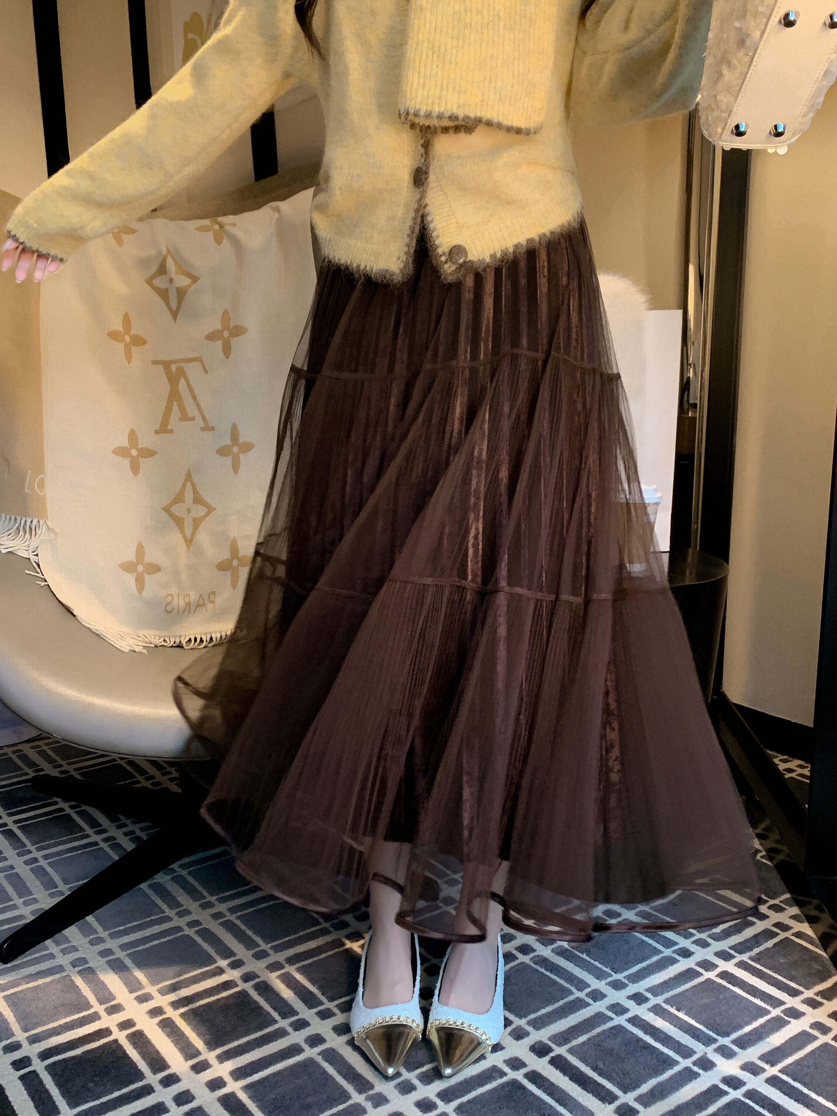 张心子【踏雪新年】氛围感围巾撞色毛衣开衫 U2601019