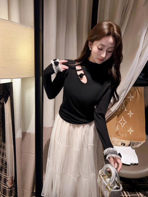 张心子【冬日开场】加绒高领镂空别致T恤女冬新款长袖内搭打底衫 U2601028 商品图3