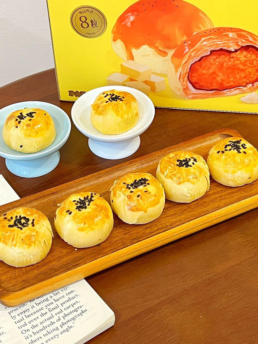 小叉叉.黄油蛋黄酥每一口都是满满享受，49.9到手2大盒 精选好原料，匠心制作 咸甜中带着丝丝奶香，口感绵软软糯拉丝，层层美味~ 精美包装送人自留都是不错的选择  商品图2